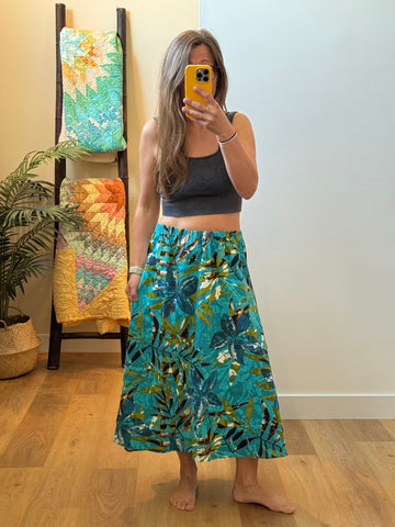 Epic Skirt - fits Lg/XL NWT (linen blend)