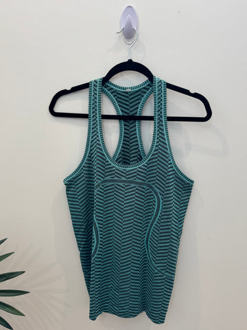 Epic Athletic - size 6 (Lulu)
